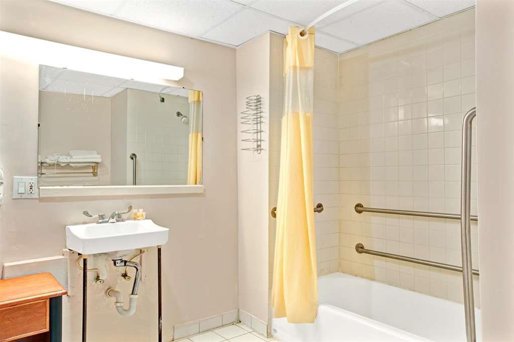 Oyo Hotel Edison Nj Route 1 Exterior foto